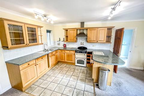 2 Garreg Lwyd, Tywyn, LL36 9HE