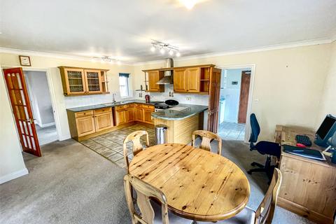 2 Garreg Lwyd, Tywyn, LL36 9HE