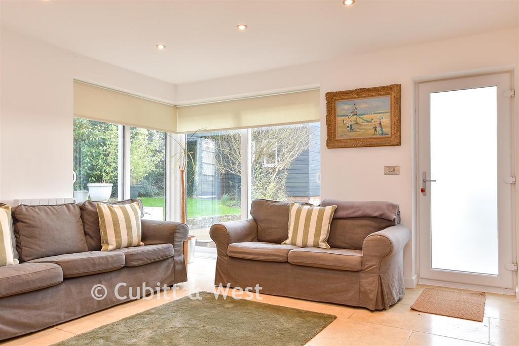 Annexe Kitchen/ Living Room