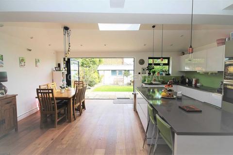 1 Beaconsfield Road, New Malden, KT3 3HY