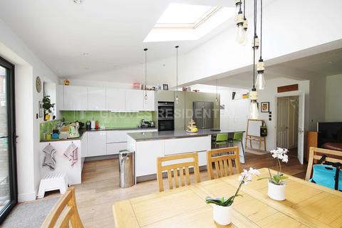 1 Beaconsfield Road, New Malden, KT3 3HY