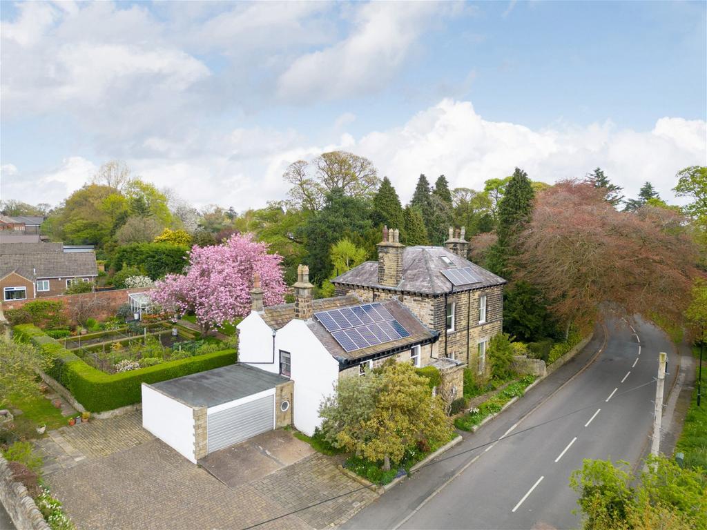 Rossett Green Lane, Harrogate HG2 6 bed detached house for sale £