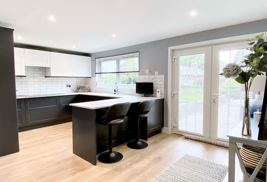 Breakfasting kitchen