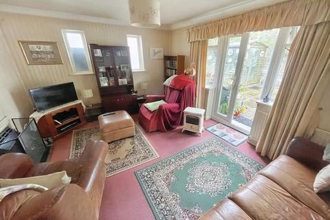 18 Beverley Gardens, Bournemouth, BH10 5EF