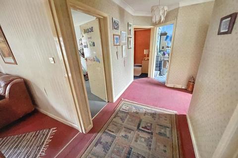 18 Beverley Gardens, Bournemouth, BH10 5EF