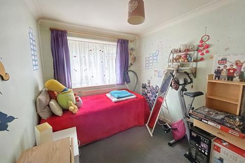18 Beverley Gardens, Bournemouth, BH10 5EF
