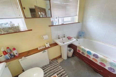 18 Beverley Gardens, Bournemouth, BH10 5EF