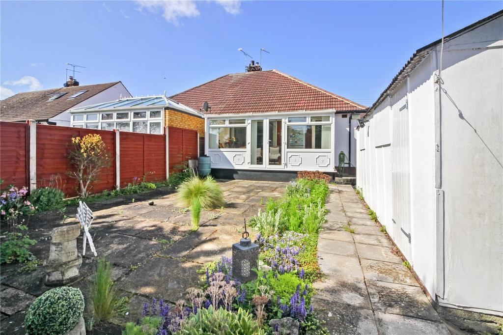 Harold Road, Hawley, Dartford, Kent, DA2 3 bed bungalow for sale £400,000