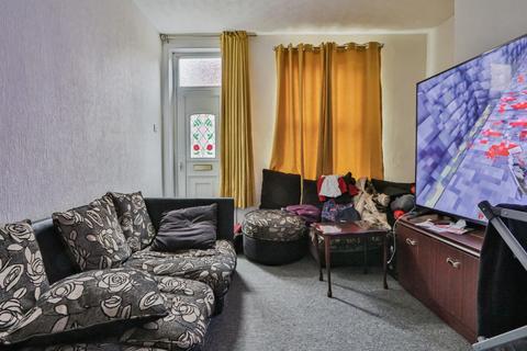 2 bedroom end of terrace house for sale - Kirkstead Avenue, Kirkstead Street, Hull,  HU8 8DP