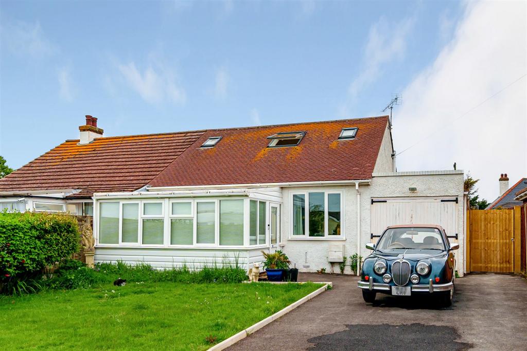 Southern Road, Selsey, PO20 3 bed chalet for sale £349,000