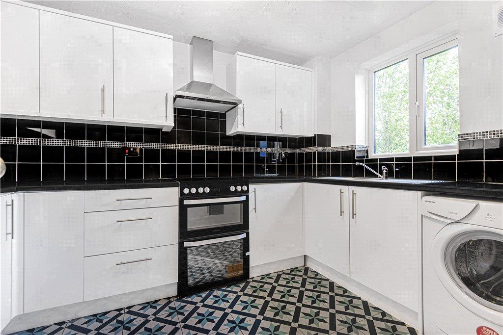 Walpole Road, Slough, Berkshire, SL1 1 bed apartment £1,100 pcm (£254 pw)