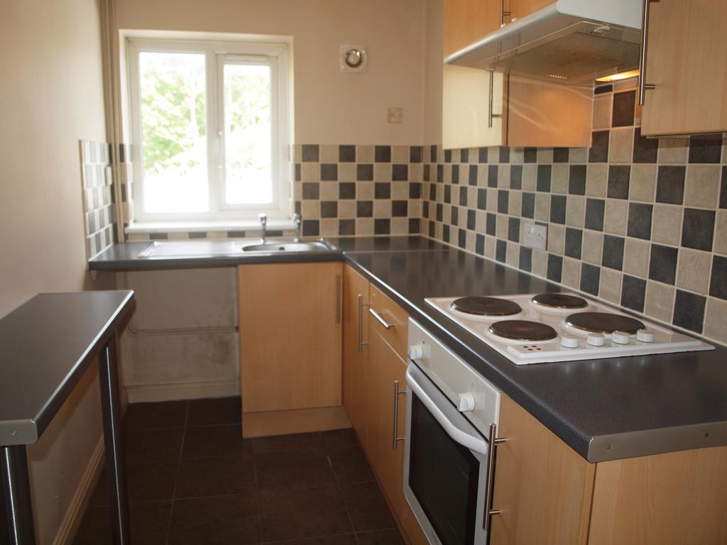 Frindsbury Road, Strood ME2 1 bed flat £750 pcm (£173 pw)