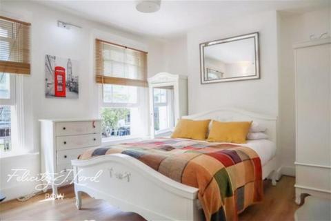4 bedroom terraced house to rent, Portelet Road, E1