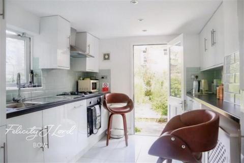 4 bedroom terraced house to rent, Portelet Road, E1