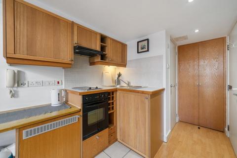 Studio to rent, Fairholme Road, West Kensington, London, W14