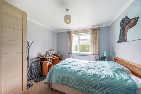 1 Burswin Road, Carterton, OX18 1DZ