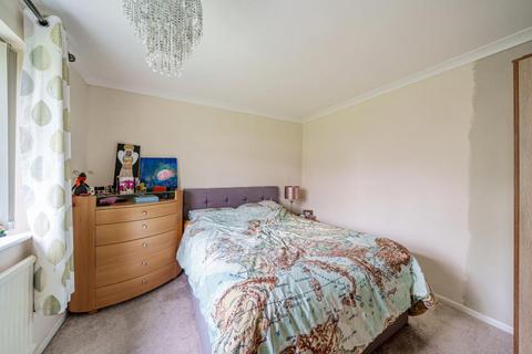 1 Burswin Road, Carterton, OX18 1DZ