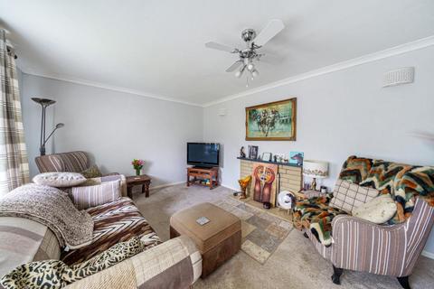 1 Burswin Road, Carterton, OX18 1DZ