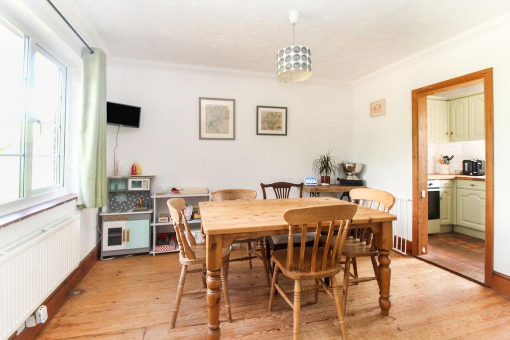 Village Road, Bromham, Bedford 3 bed terraced house £1,400 pcm (£323 pw)
