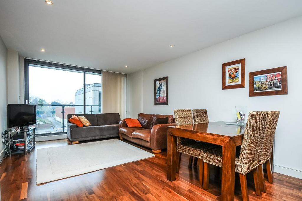 Balham Hill, Balham 2 bed flat for sale £600,000