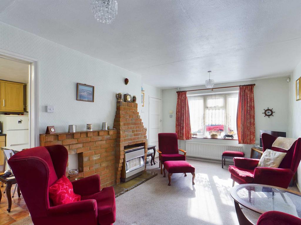 Coronation Crescent, High HP14 3 bed semidetached house £400,000