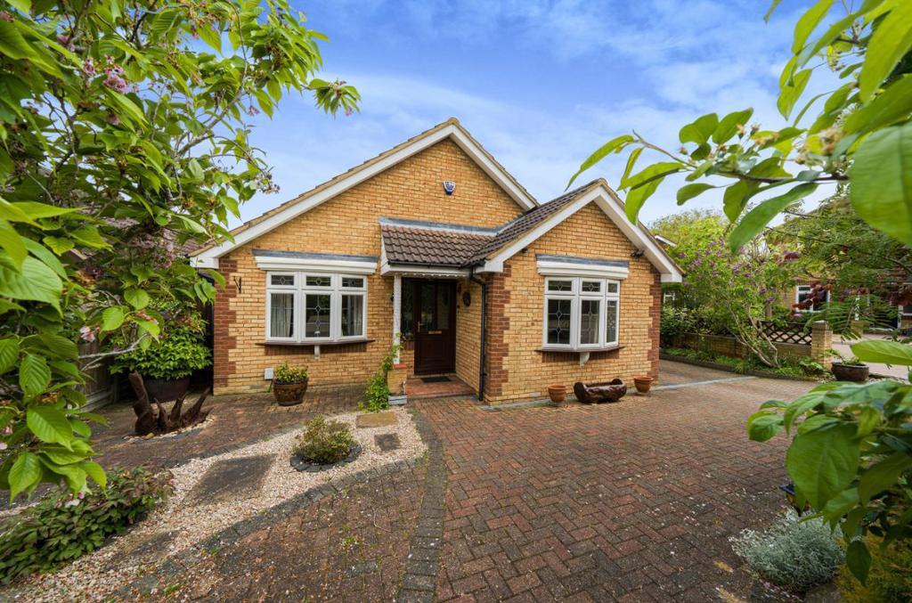 Studley Road, Wootton, Bedford 2 bed detached bungalow for sale £475,000