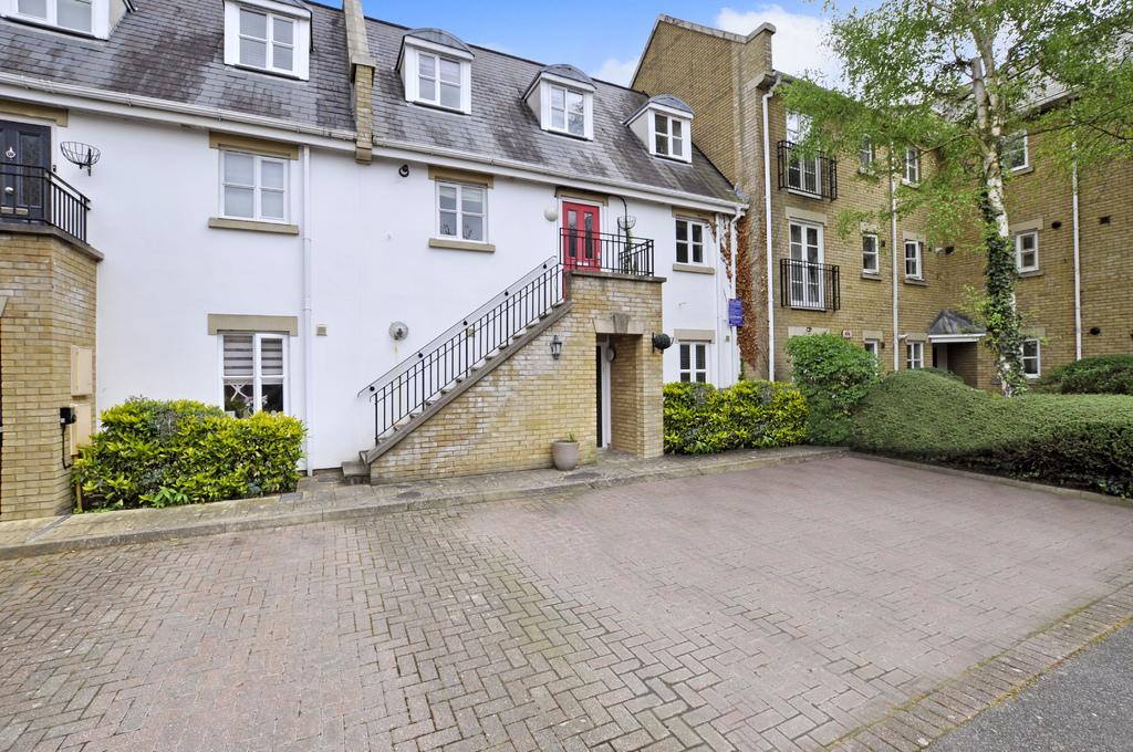 New Writtle Street, Chelmsford 3 bed to rent £1,500 pcm (£