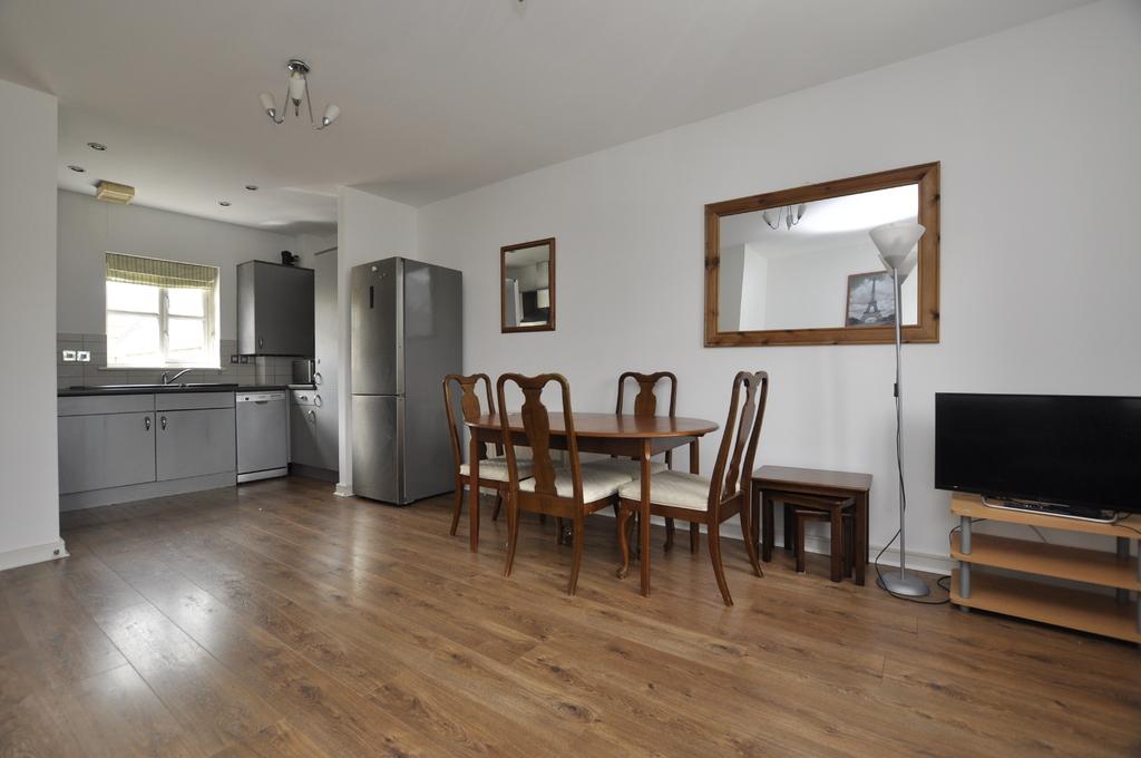 New Writtle Street, Chelmsford 3 bed to rent £1,500 pcm (£