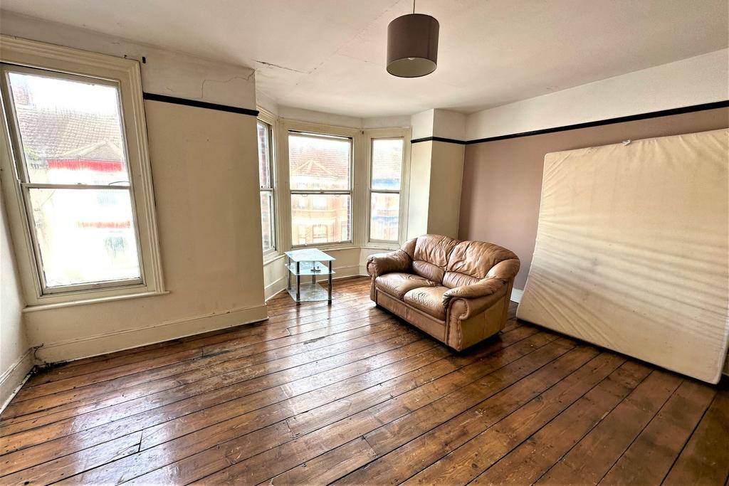 Palgrave Road, Great Yarmouth, NR30 4 bed terraced house £150,000