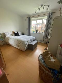 3 bedroom flat share to rent, Shared Flat - Lister Court, Yoakley Road, Stoke Newington, N16