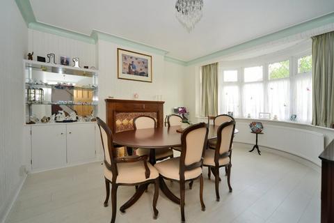 16 Forest Side, Worcester Park, KT4 7PB