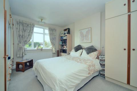 16 Forest Side, Worcester Park, KT4 7PB