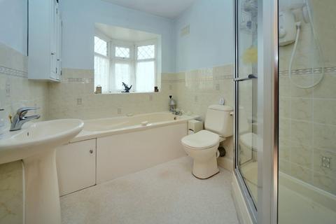 16 Forest Side, Worcester Park, KT4 7PB