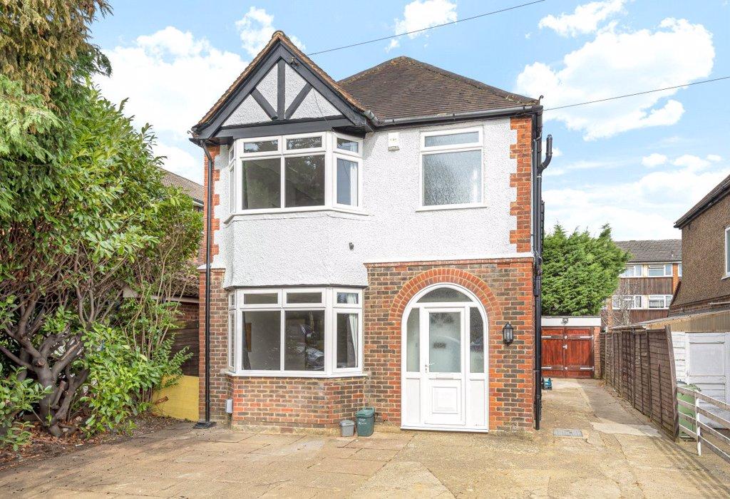 Worplesdon Road, Surrey 6 bed detached house £700,000