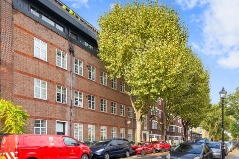 3 bedroom flat for sale, Halesworth Court, Bow, E3