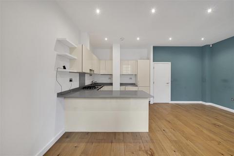 3 bedroom flat for sale, Halesworth Court, Bow, E3