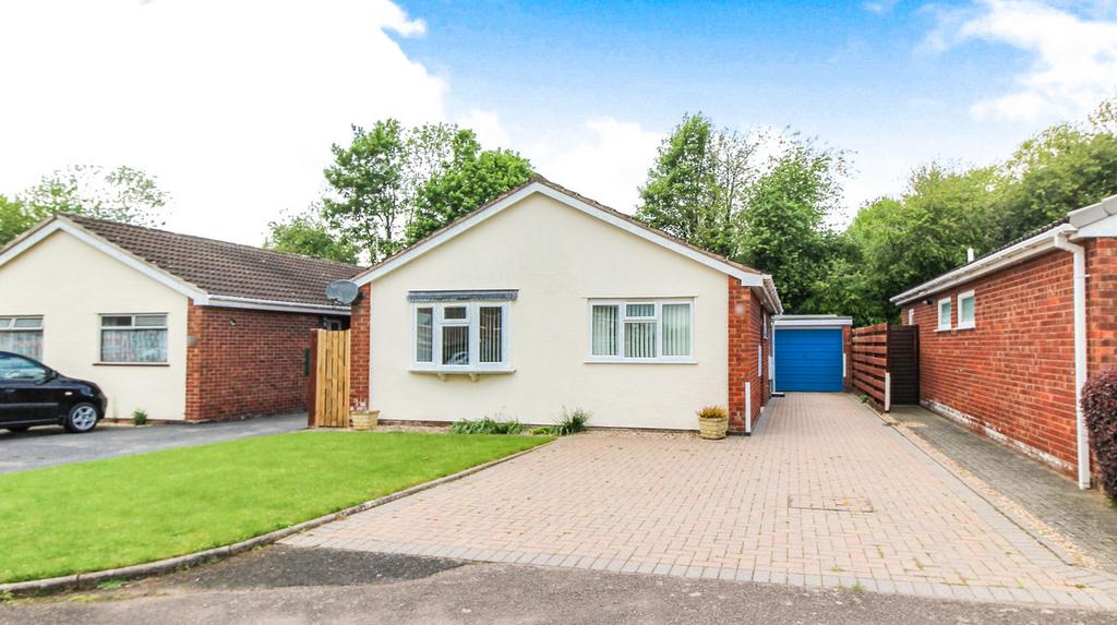 Welsh Close, Warwick, CV34 2 bed detached bungalow £335,000