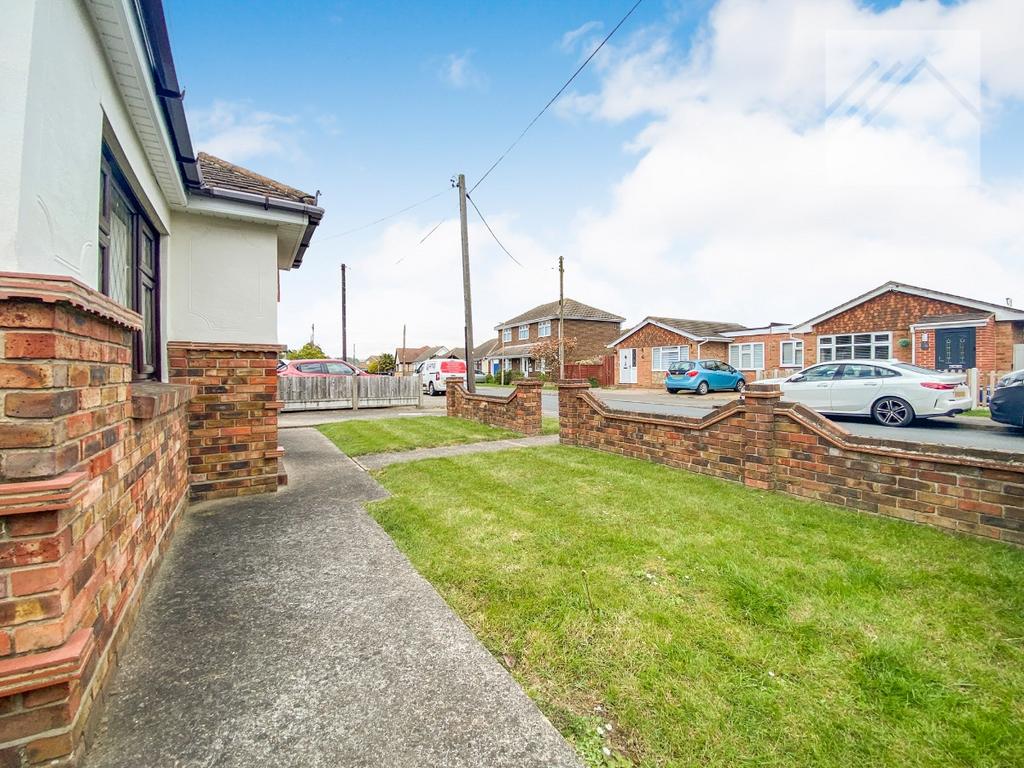 Waalwyk Drive, Canvey Island 2 bed bungalow for sale £325,000