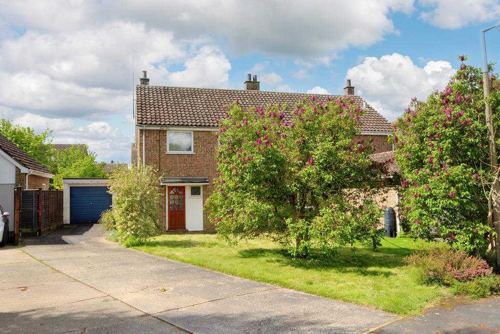 Bower Hall Drive, Steeple Bumpstead CB9 3 bed semidetached house for sale £345,000