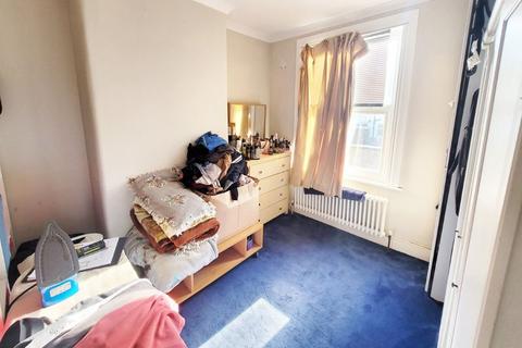 120 Winterbourne Road, Thornton Heath, CR7 7QW