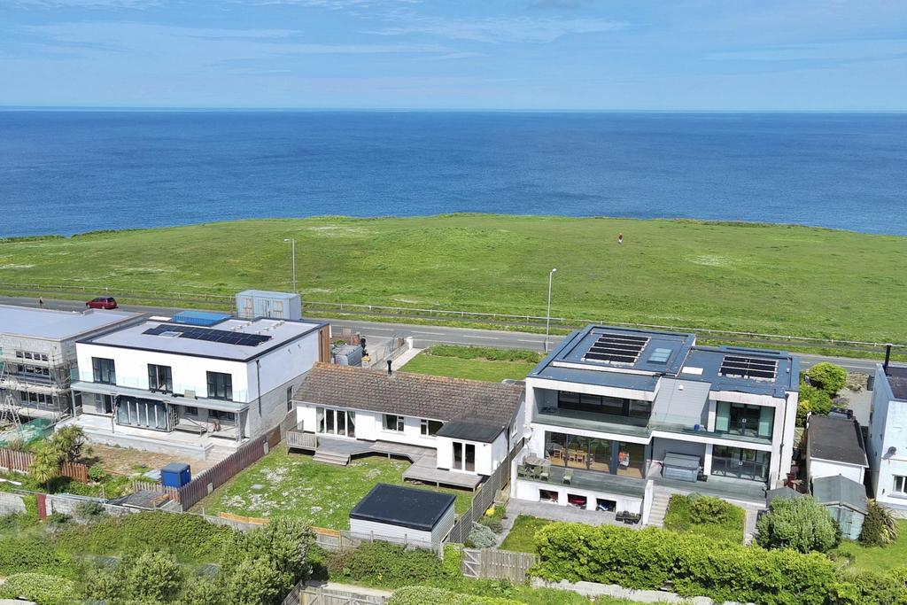 Pentire Avenue, Newquay, TR7 3 bed detached house for sale £950,000
