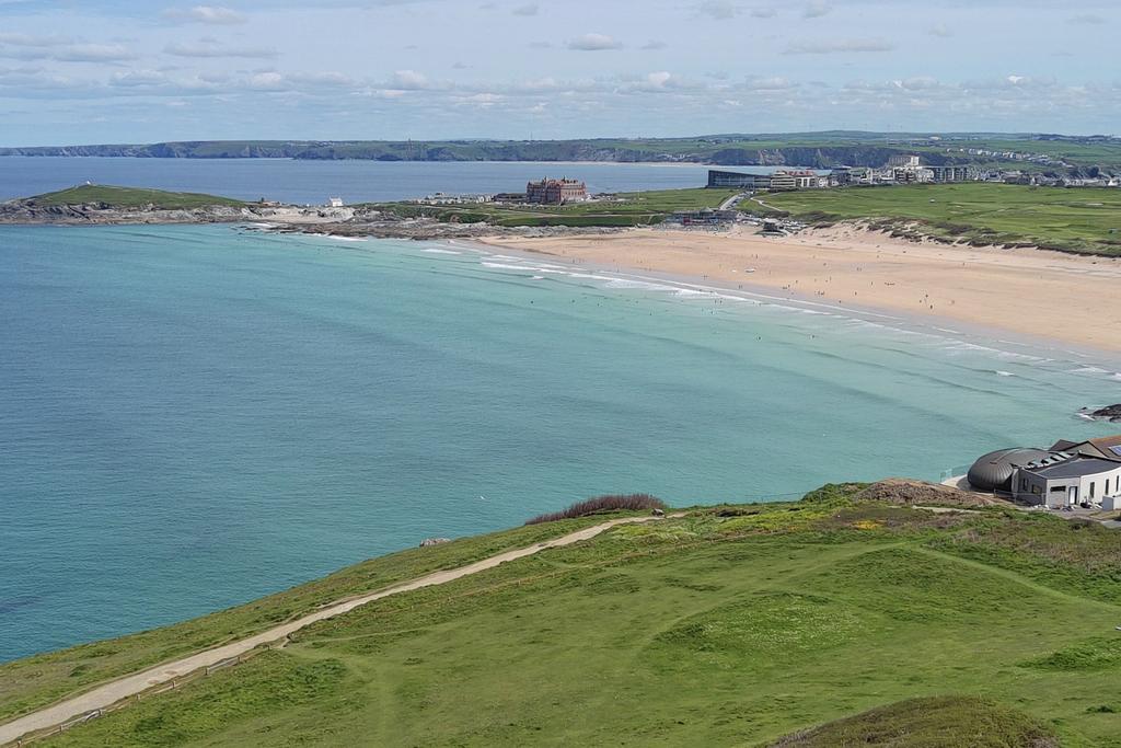 Pentire Avenue, Newquay, TR7 3 bed detached house for sale £875,000