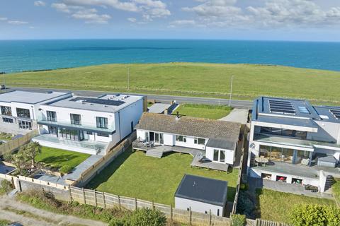 3 bedroom detached house for sale, Pentire Avenue, Newquay, TR7