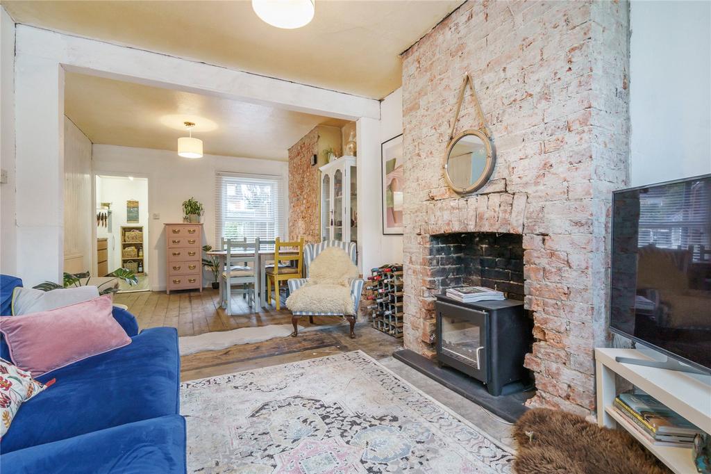 Croft Road, Thame, Oxfordshire, OX9 3 bed terraced house £425,000