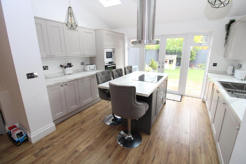 Warner Avenue, Barnsley 3 bed semidetached house £225,000