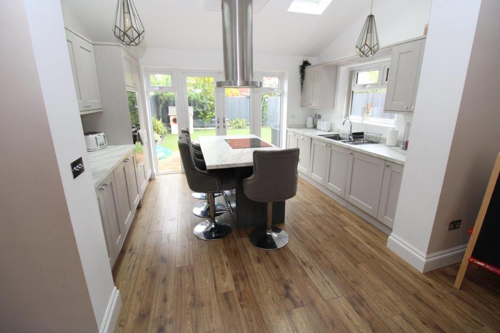 Warner Avenue, Barnsley 3 bed semidetached house £225,000