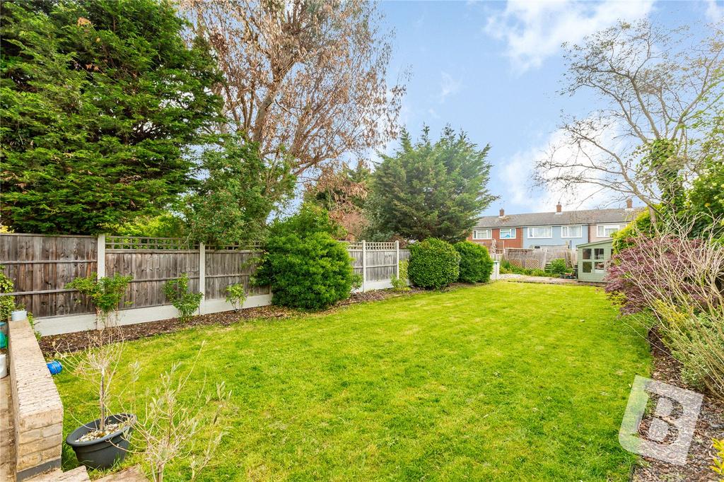 Lodge Lane, Romford, RM5 4 bed detached house for sale £625,000