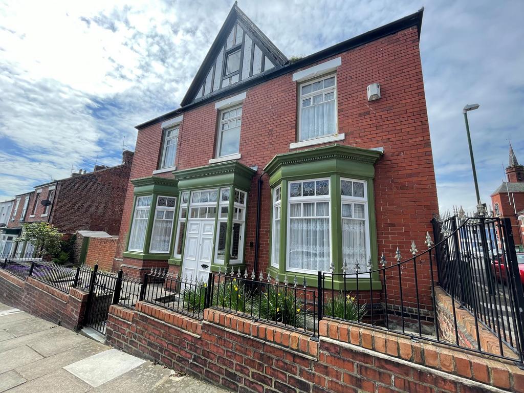 Salmon Street, Lawe Top, South Shields, Tyne and Wear, NE33 2HF 3 bed semidetached house for