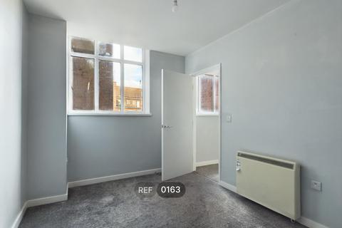 1 bedroom apartment to rent, Queens House, Paragon Street, HU1