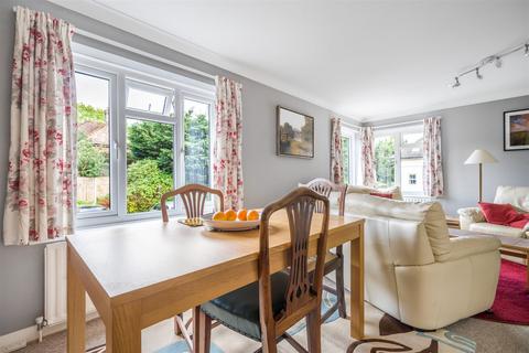 4 Barnhouse Close, Pulborough, RH20 2HT